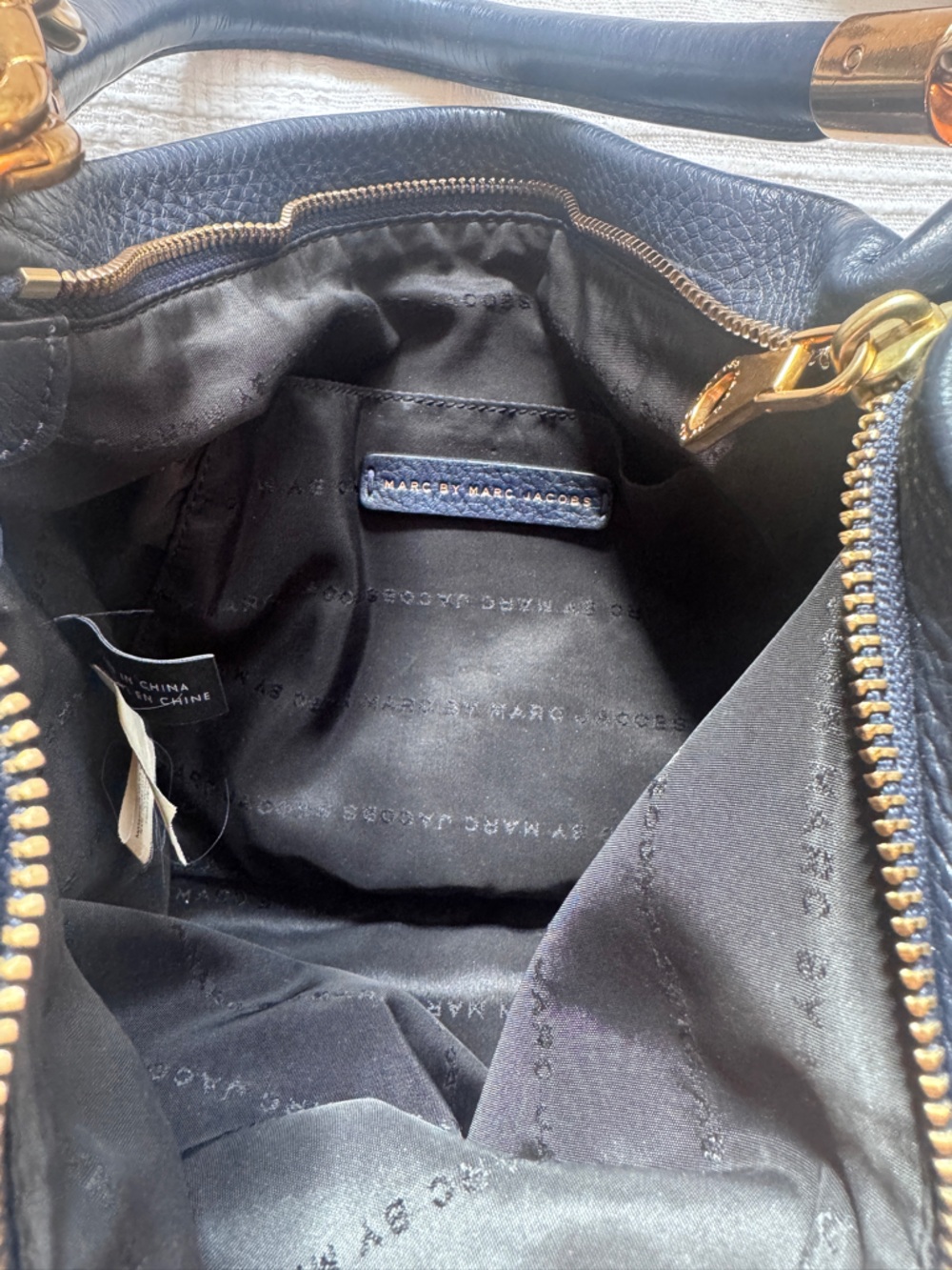 Marc by Marc Jacobs navy leather hobo bag too hot to handle - Picture 5 of 6
